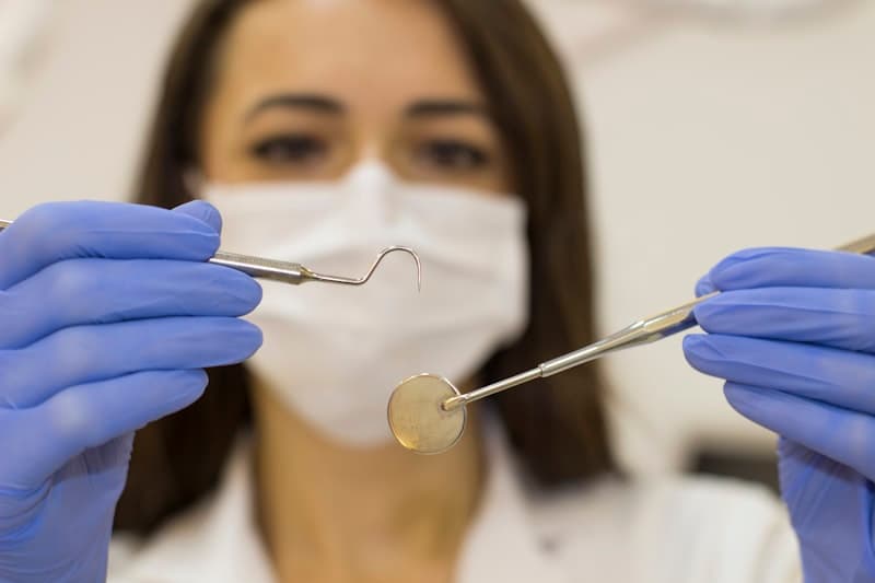 Confection de prothèses en laboratoire dentaire